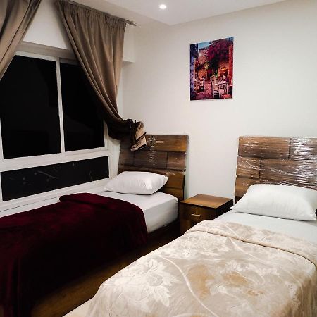 Amazing Appartement Au Centre Ville En Face Hilton & Gare Train De Tgv De Tanger Exteriör bild
