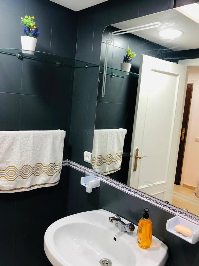 Amazing Appartement Au Centre Ville En Face Hilton & Gare Train De Tgv De Tanger Exteriör bild