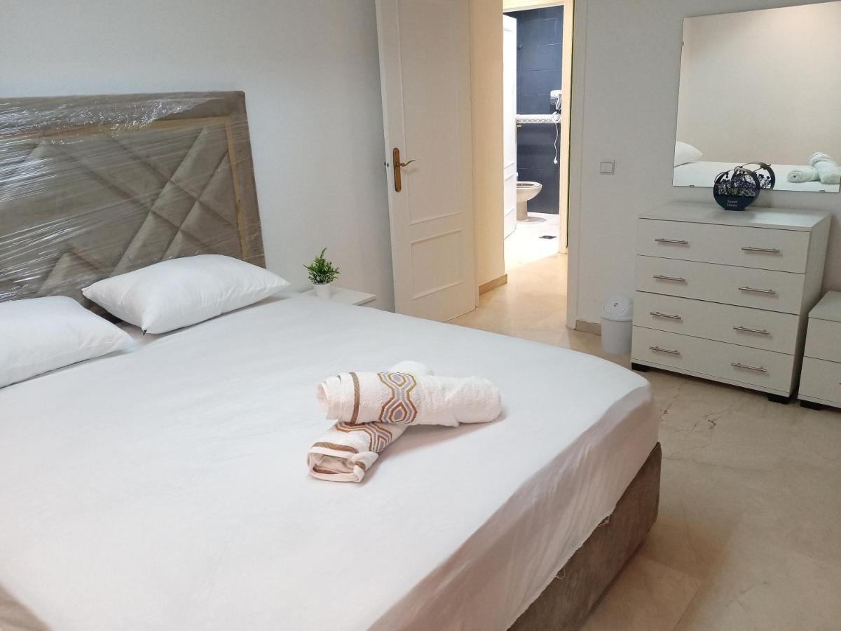 Amazing Appartement Au Centre Ville En Face Hilton & Gare Train De Tgv De Tanger Exteriör bild
