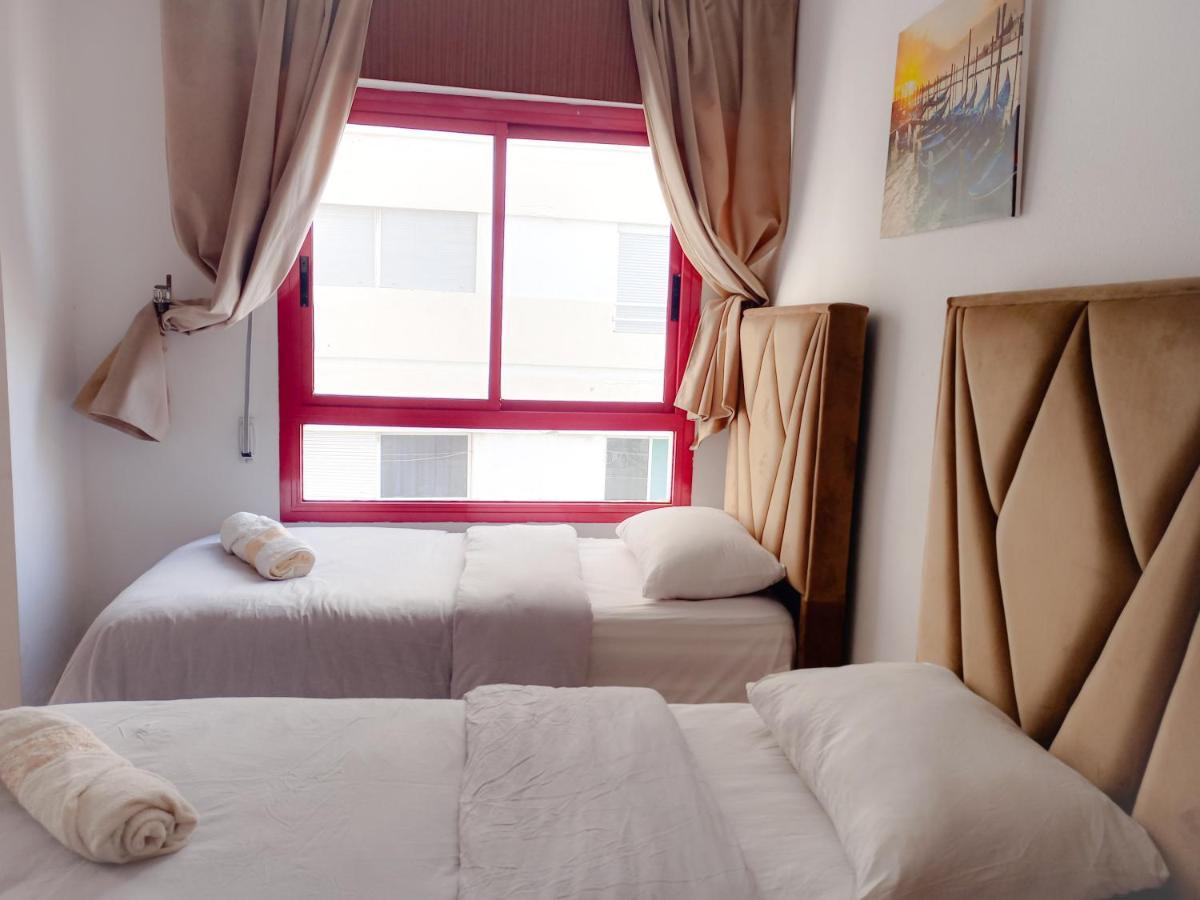 Amazing Appartement Au Centre Ville En Face Hilton & Gare Train De Tgv De Tanger Exteriör bild