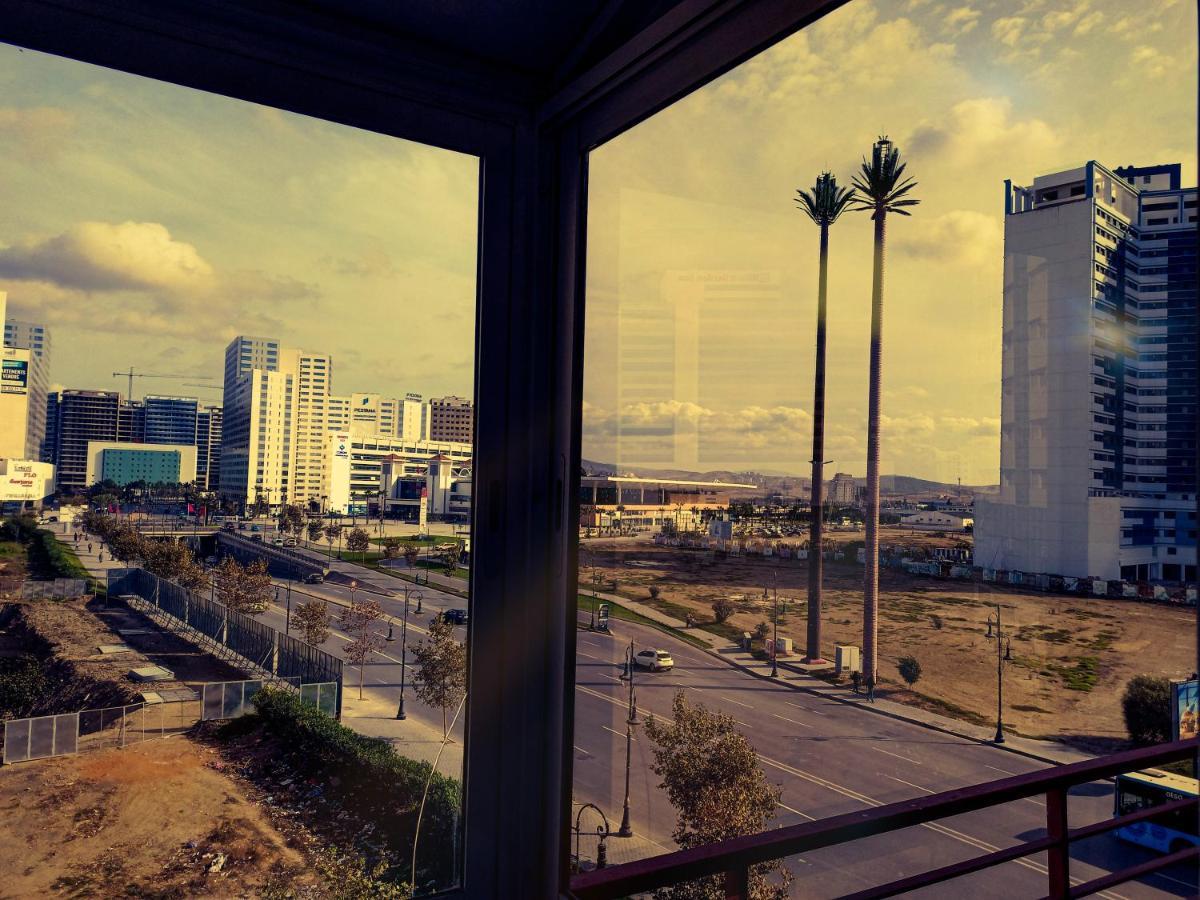 Amazing Appartement Au Centre Ville En Face Hilton & Gare Train De Tgv De Tanger Exteriör bild