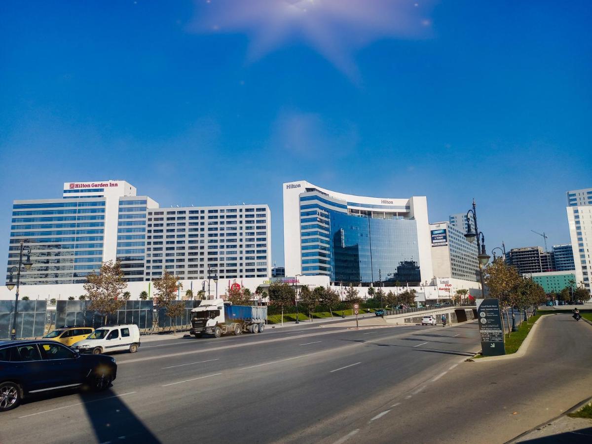 Amazing Appartement Au Centre Ville En Face Hilton & Gare Train De Tgv De Tanger Exteriör bild