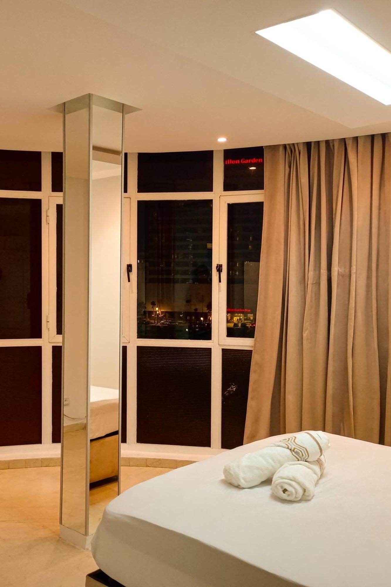 Amazing Appartement Au Centre Ville En Face Hilton & Gare Train De Tgv De Tanger Exteriör bild